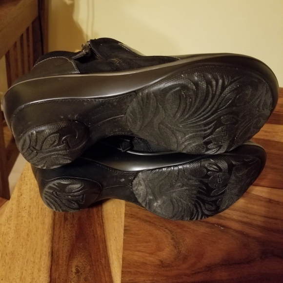 Booties - Picture 4 of 5